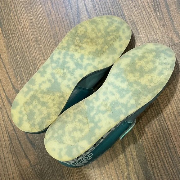 Athletic_Shoes